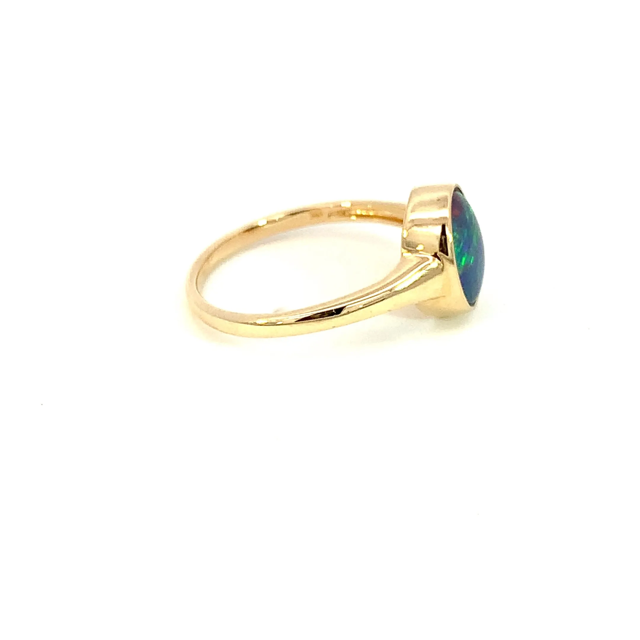 9kt Yellow Gold solitaire 9x7mm Opal triplet ring