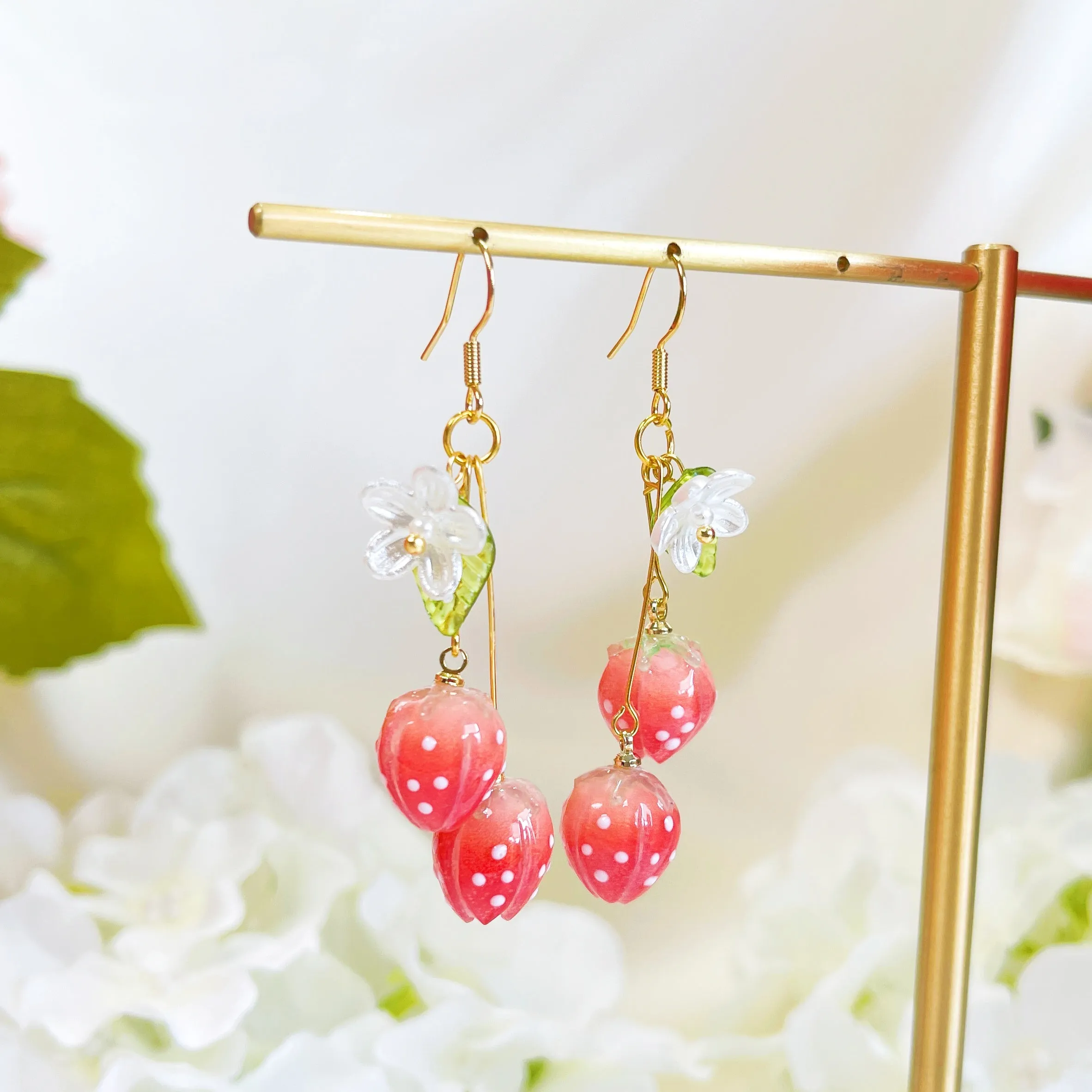 E193 shrink plastic strawberry daisy flower dangle earrings