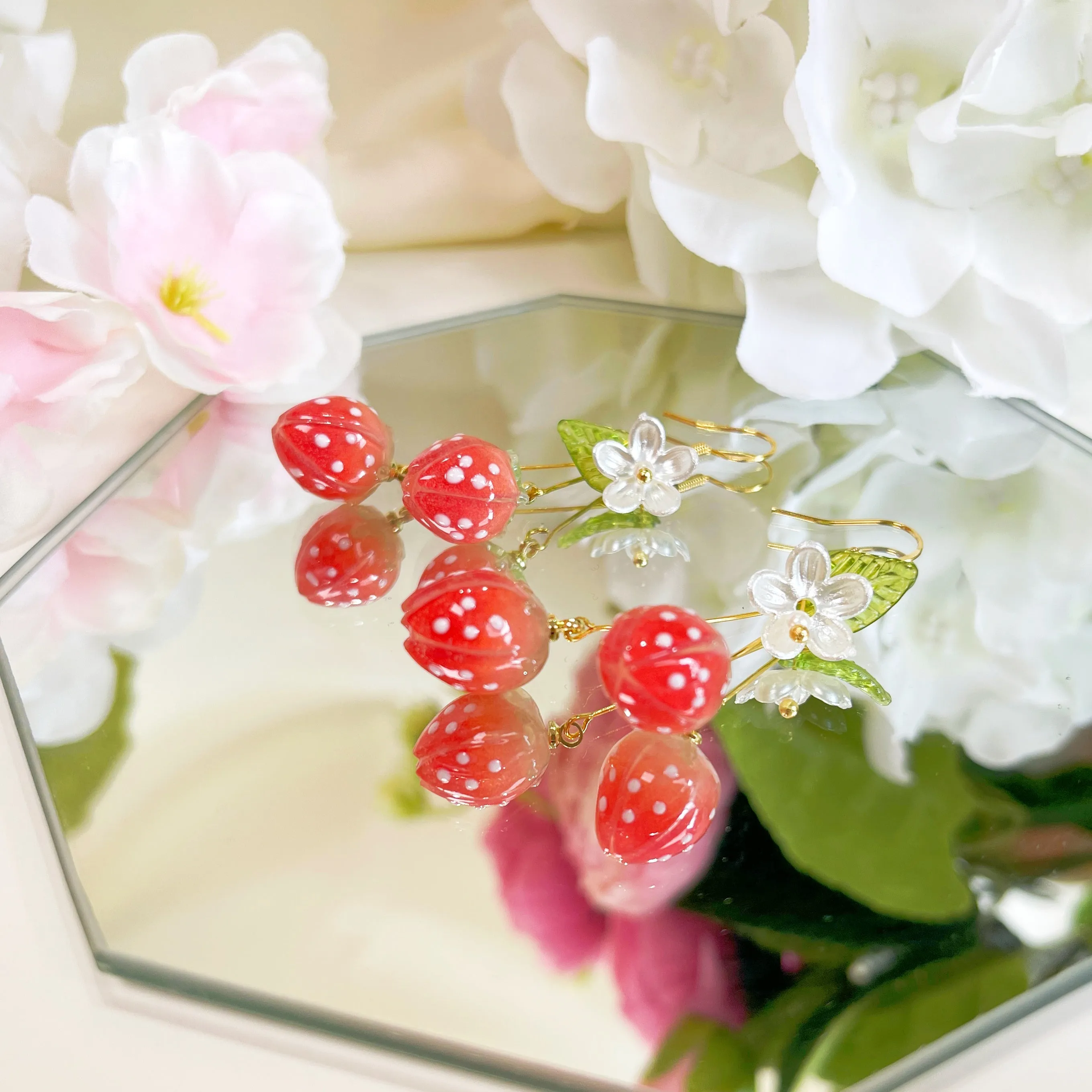 E193 shrink plastic strawberry daisy flower dangle earrings