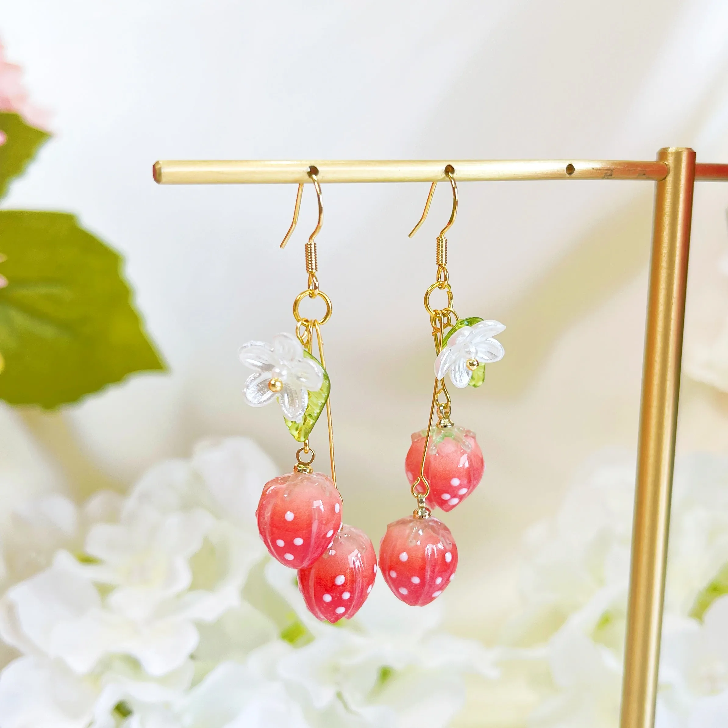 E193 shrink plastic strawberry daisy flower dangle earrings