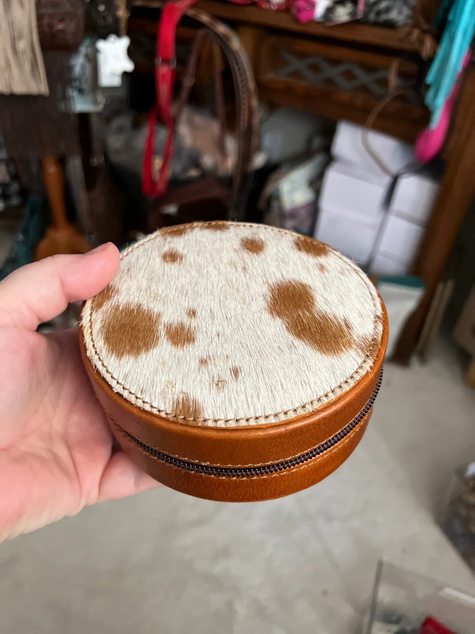 Genuine Leather Hand Cow Hide Round Jewelry Storage with Zipper Closure