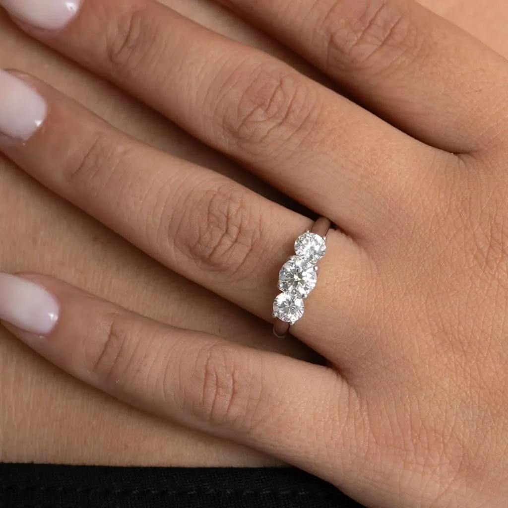 LEXI 1.25ct | Round 3-Stone Diamond Set in Platinum
