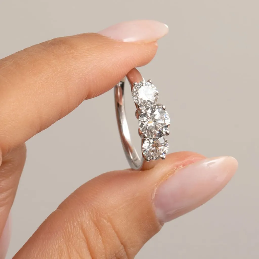 LEXI 1.25ct | Round 3-Stone Diamond Set in Platinum
