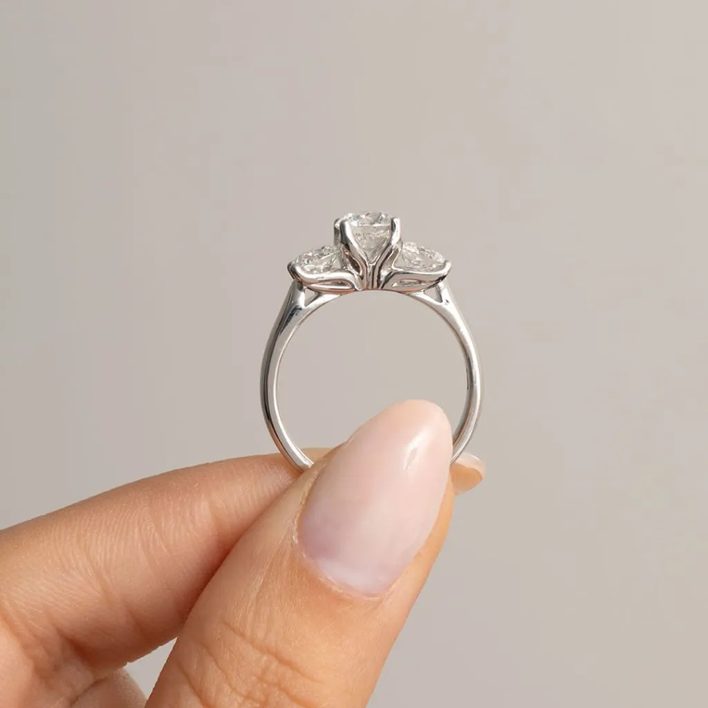 LEXI 1.25ct | Round 3-Stone Diamond Set in Platinum