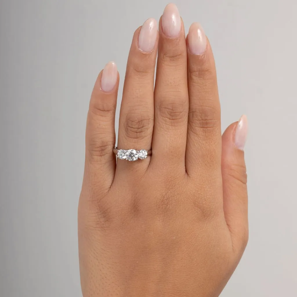 LEXI 1.25ct | Round 3-Stone Diamond Set in Platinum