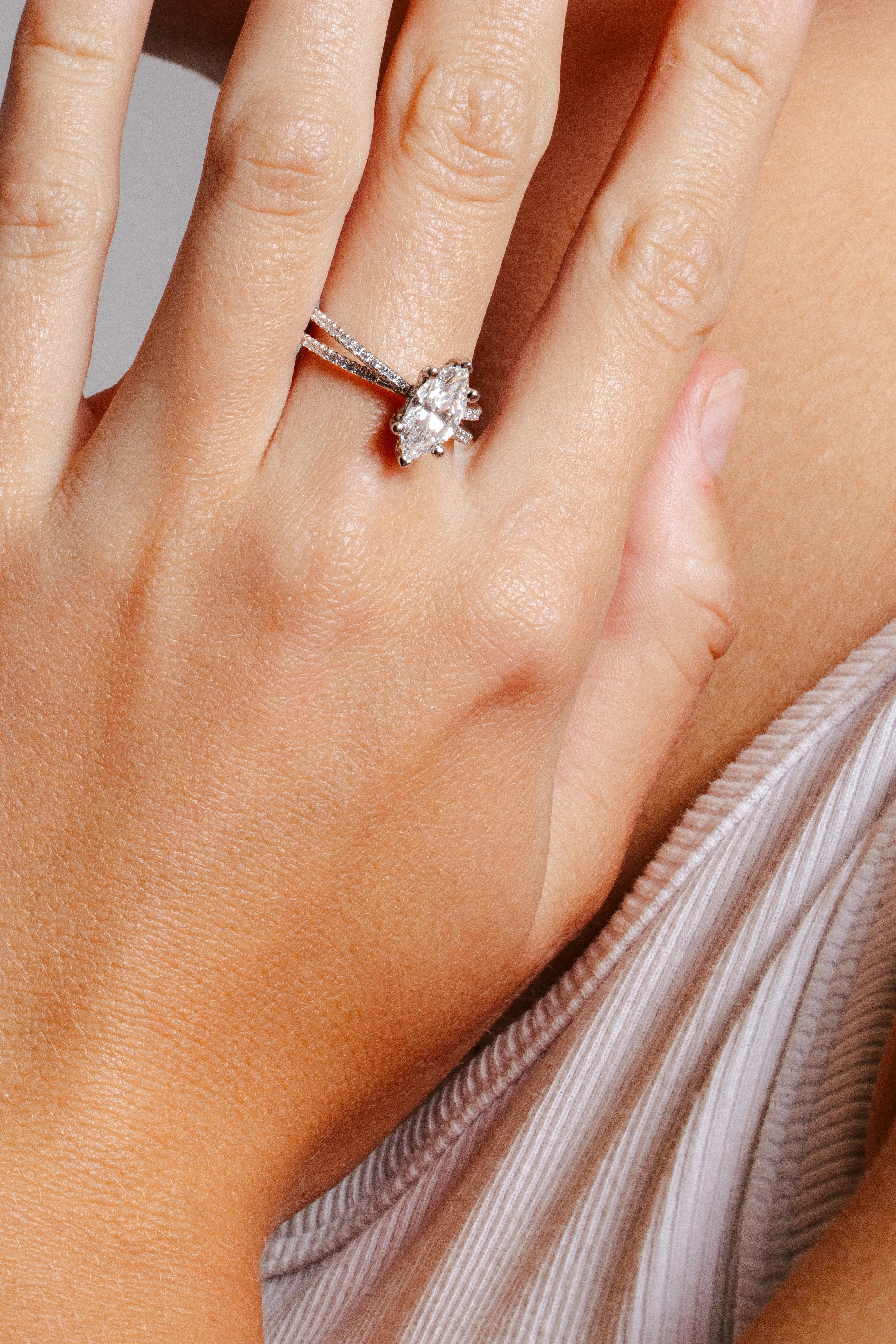 Marquise Brilliant Center Enagement Ring