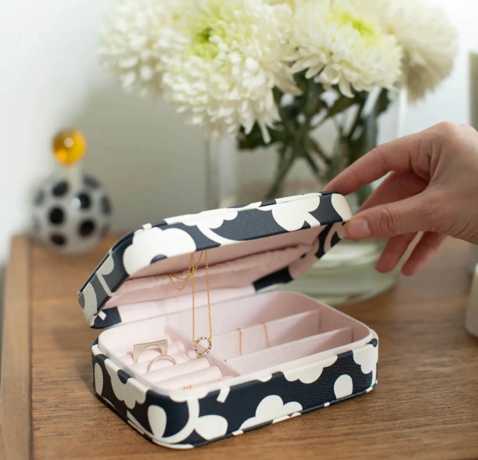 Mono Flower Jewellery Box