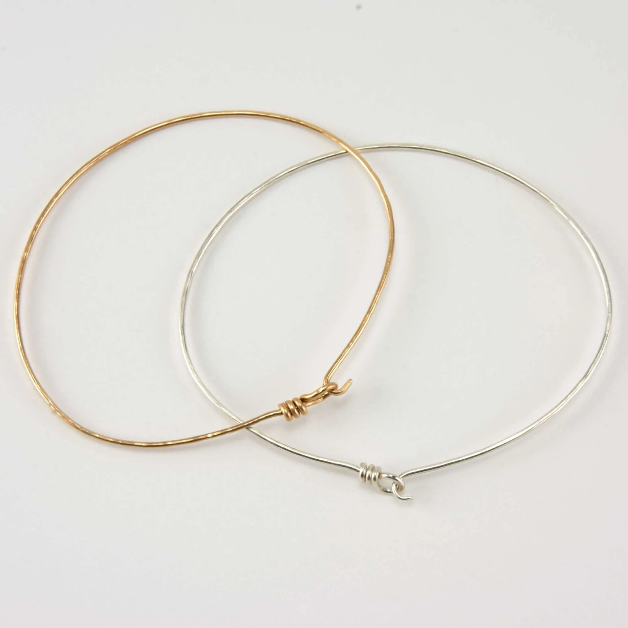 PIPA THIN BANGLE BRACELET