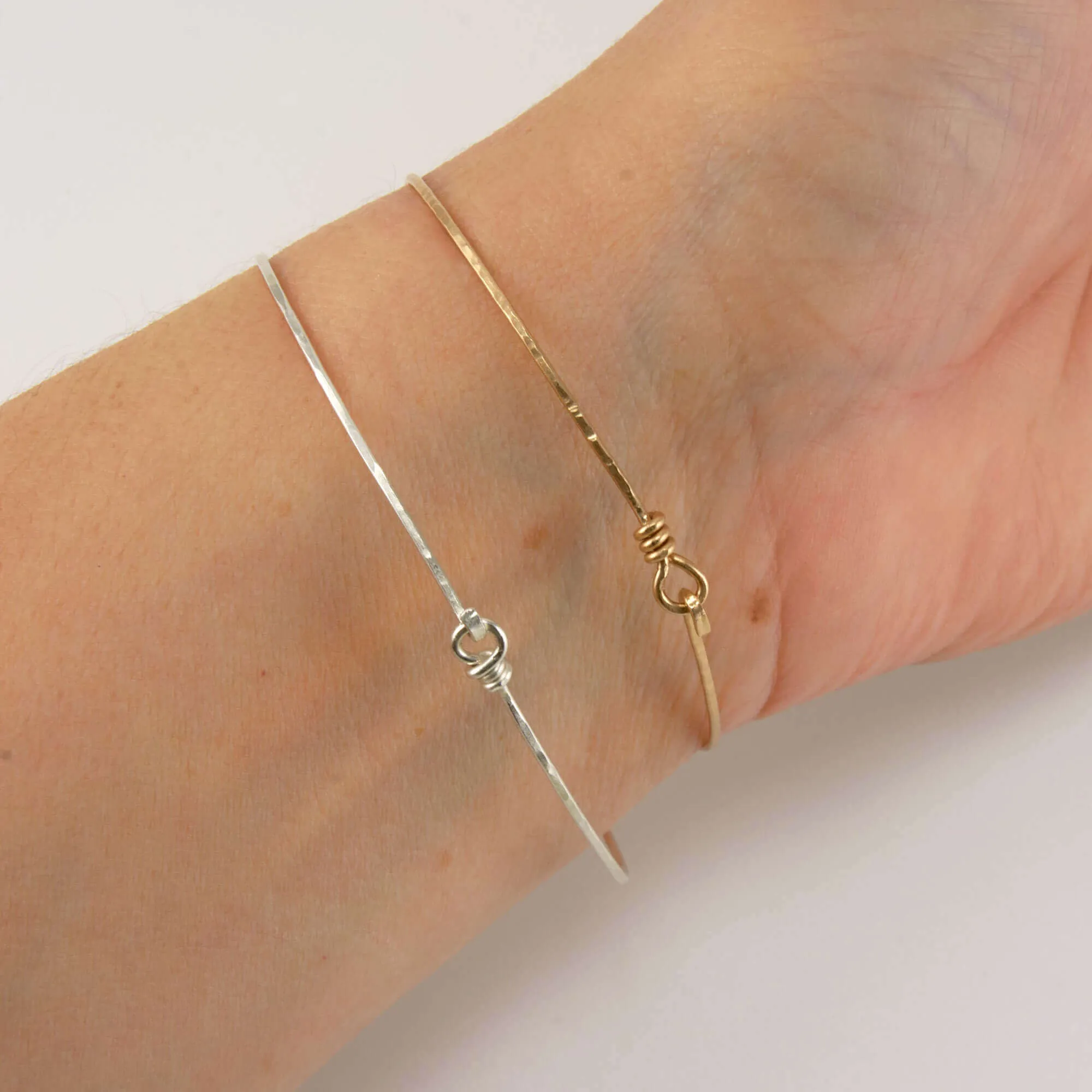 PIPA THIN BANGLE BRACELET