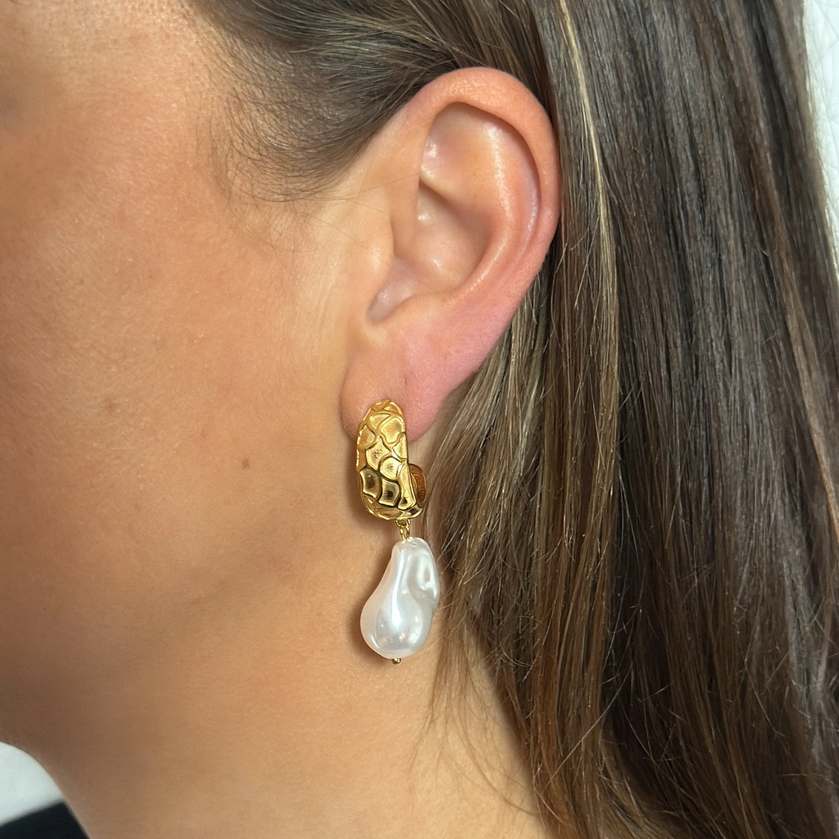 Suzi Gold Hoops