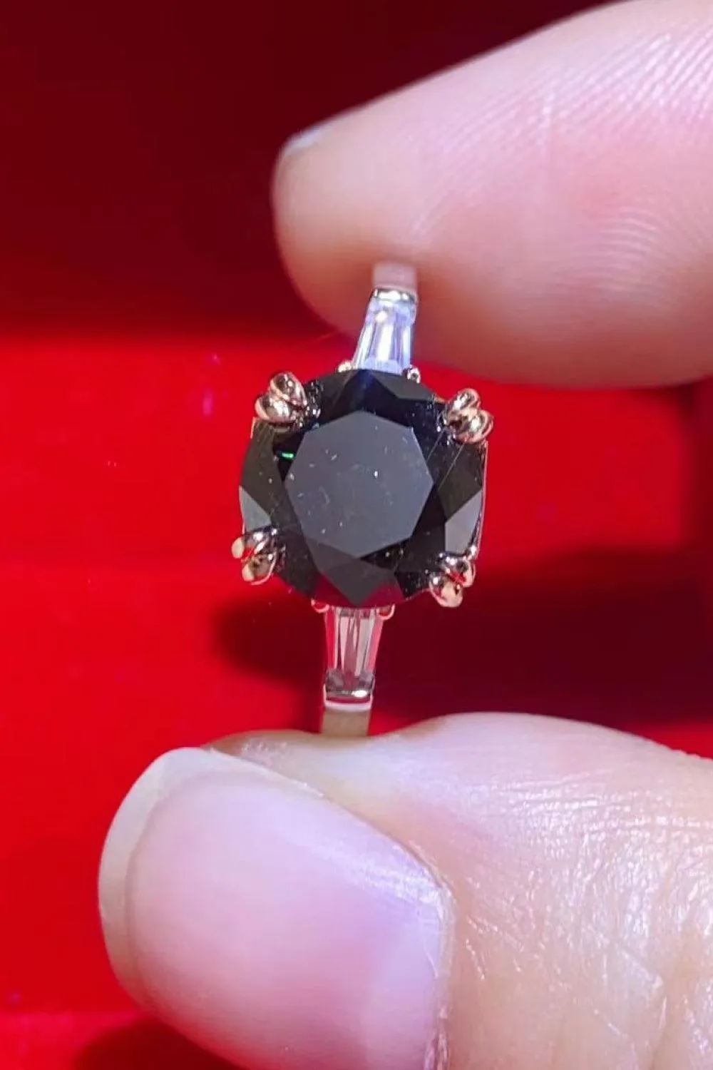Timeless Elegance 2 Carat Black Moissanite Ring