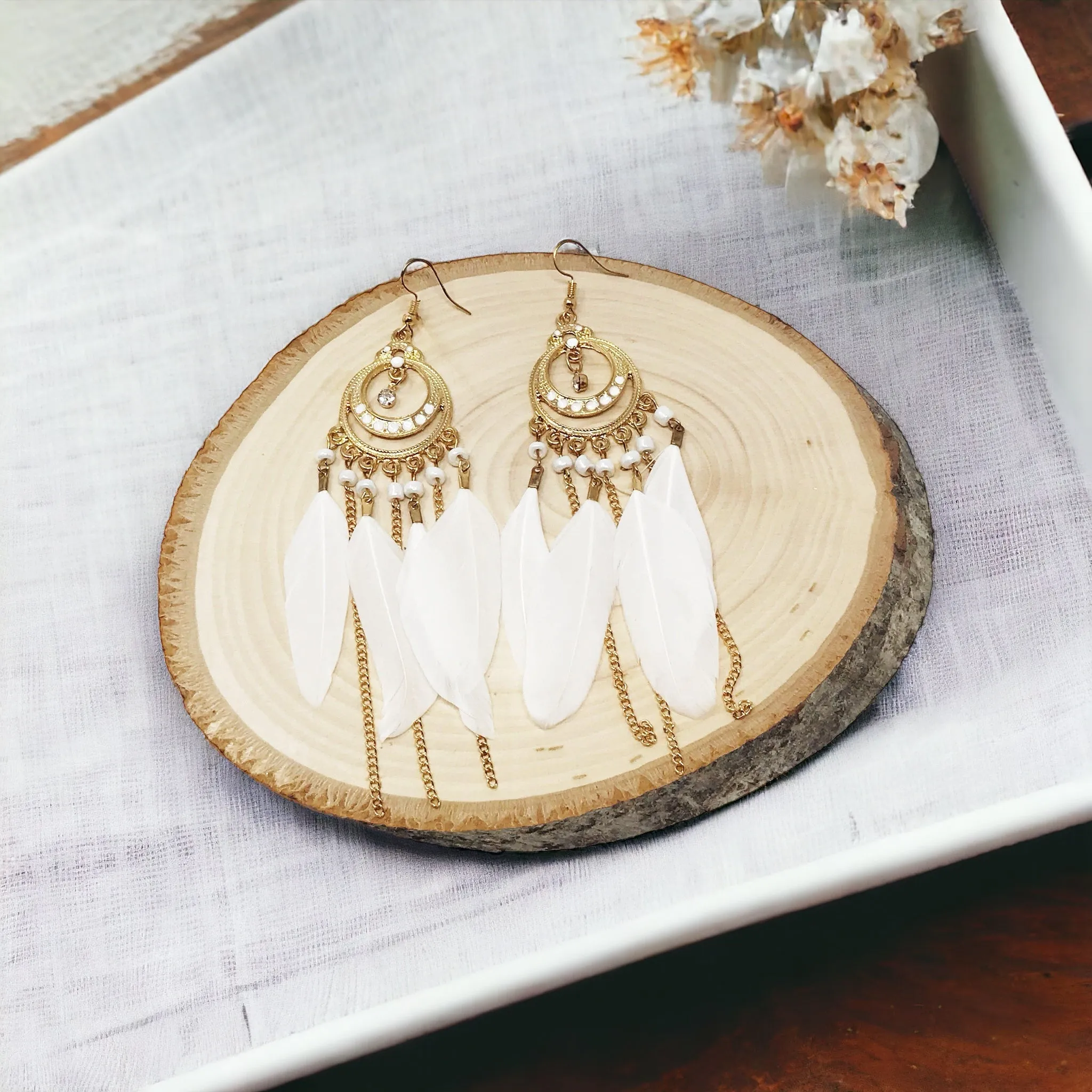 White Feather Dangle Chain Earrings: Elegant Bohemian Accents for Effortlessly Chic Looks