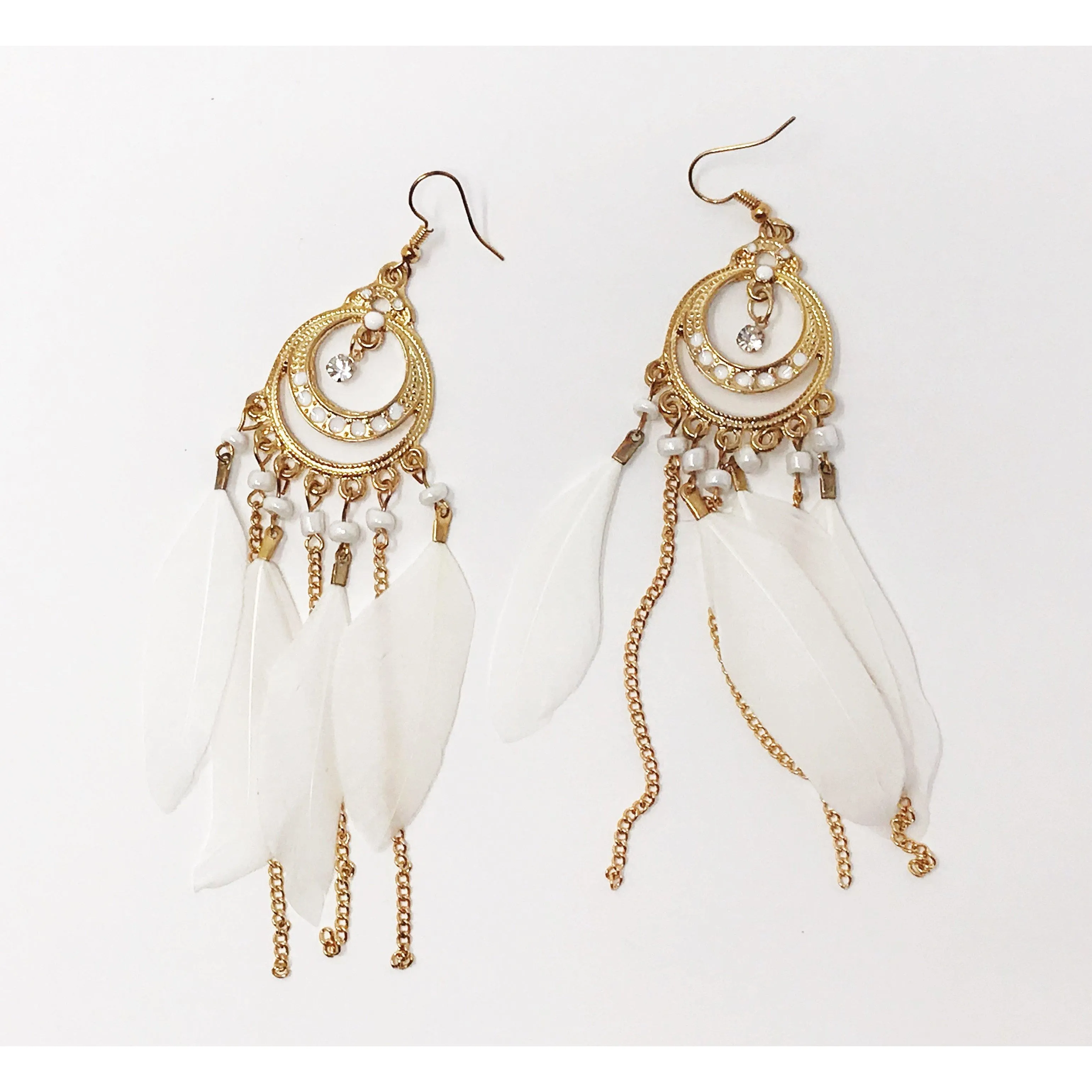White Feather Dangle Chain Earrings: Elegant Bohemian Accents for Effortlessly Chic Looks